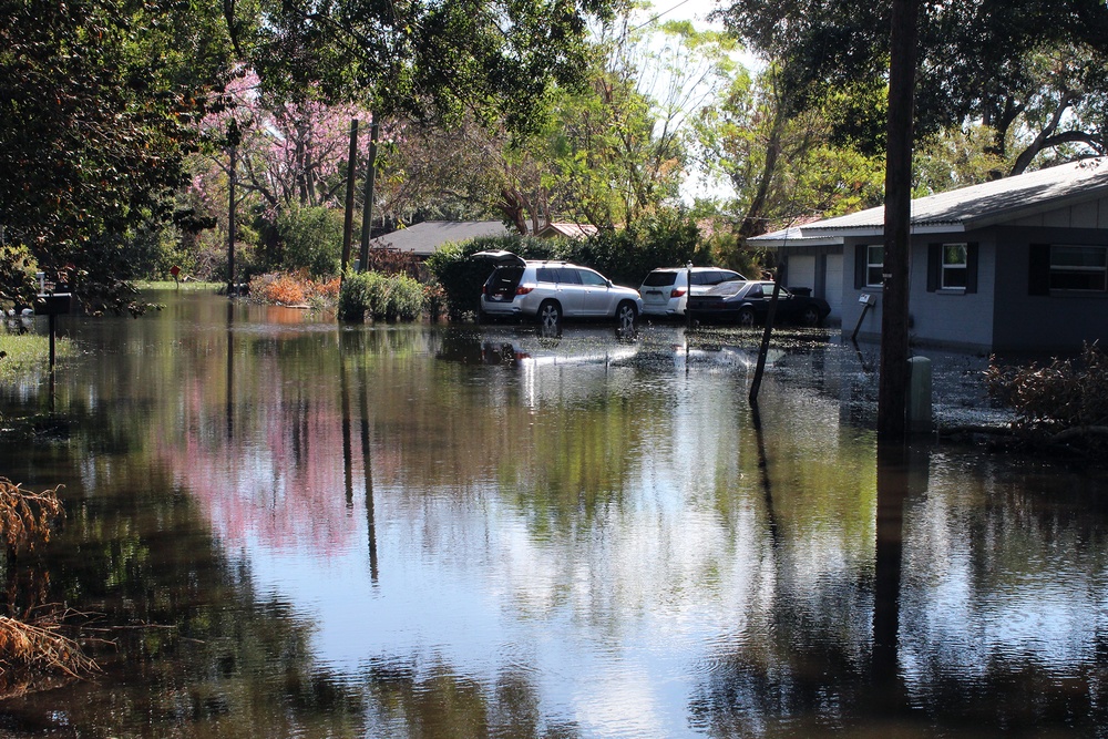 USACE sends water pumps to bring flood relief to Lake Bonny residents