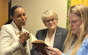 Kerry Washington Visits Army Women’s Museum, Honors Legacy of the 6888th Battalion Ahead of Film Release