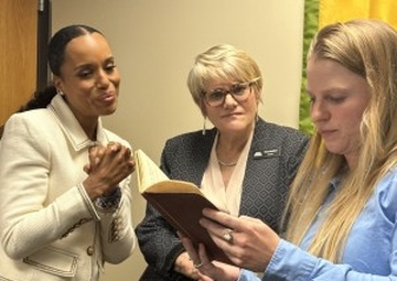 Kerry Washington Visits Army Women’s Museum, Honors Legacy of the 6888th Battalion Ahead of Film Release