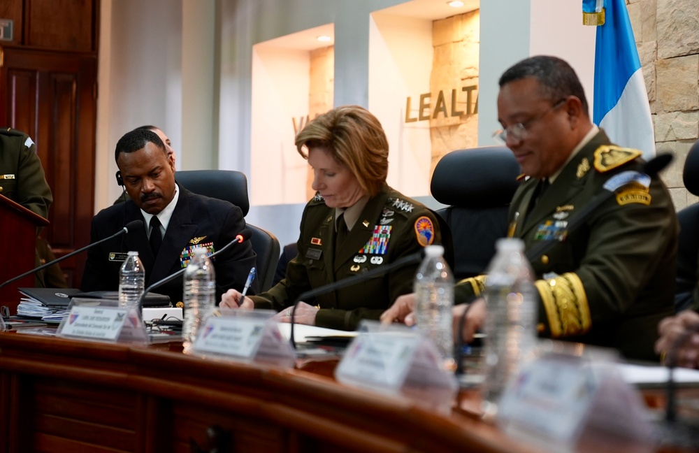 Gen. Richardson visits Guatemala