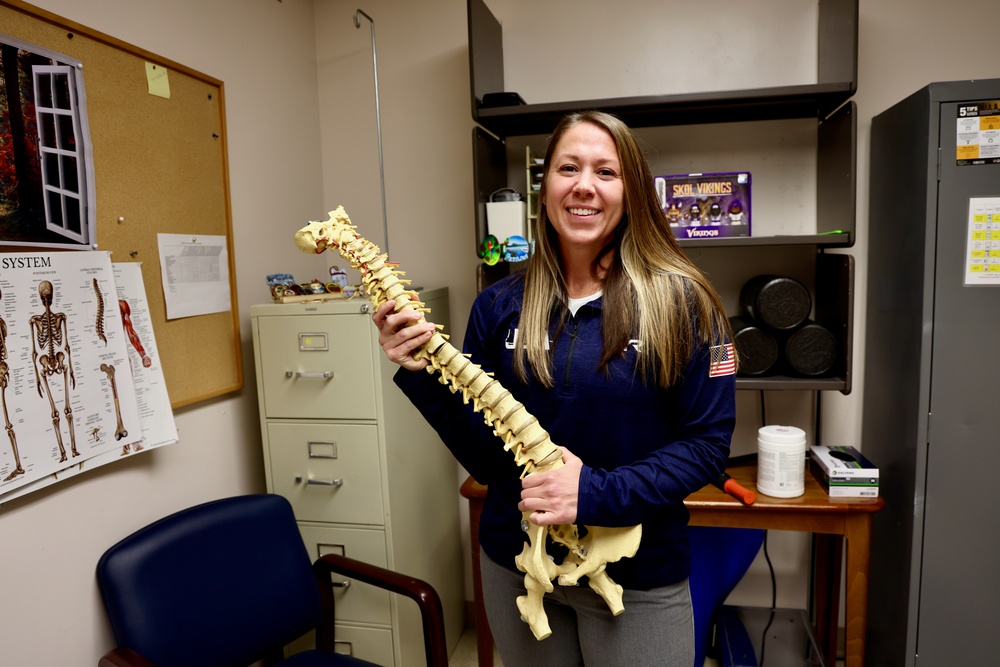 USA Olympic Team chiropractor treats service members at Naval Hospital Twentynine Palms