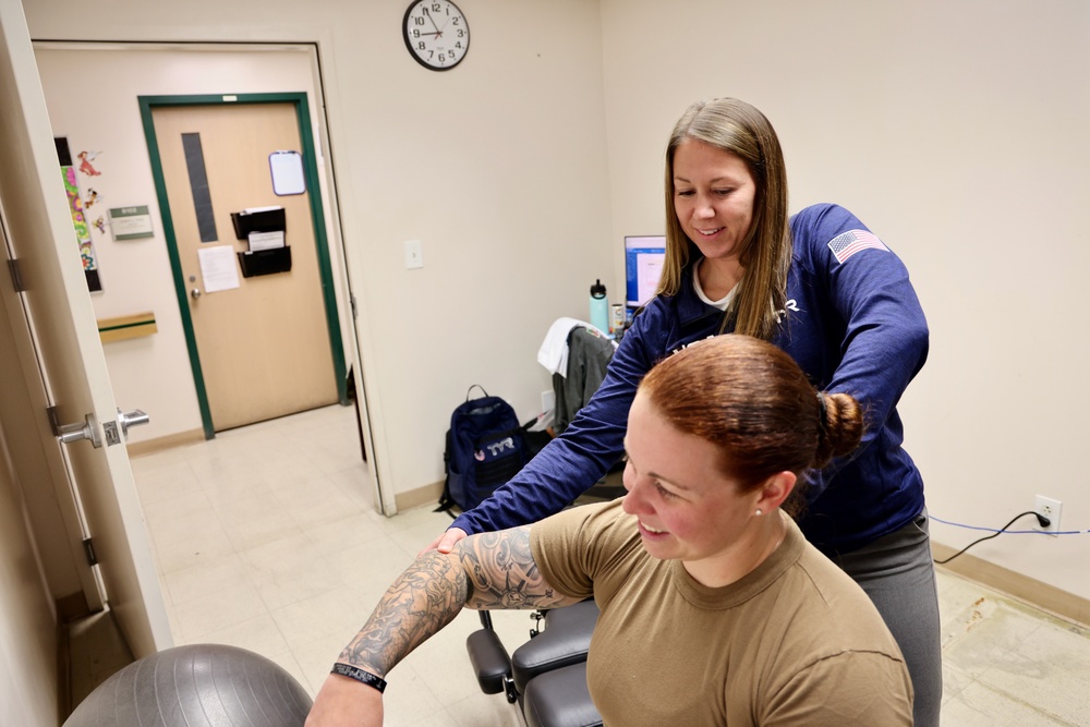 USA Olympic Team chiropractor treats service members at Naval Hospital Twentynine Palms 