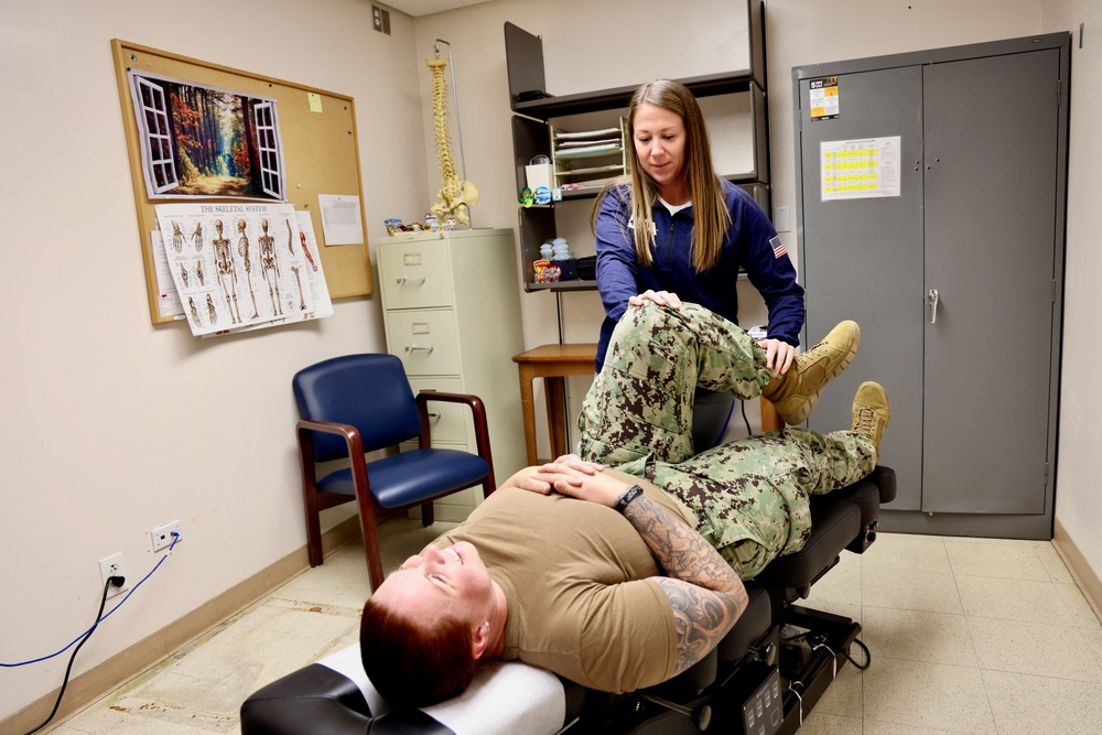 USA Olympic Team chiropractor treats service members at Naval Hospital Twentynine Palms