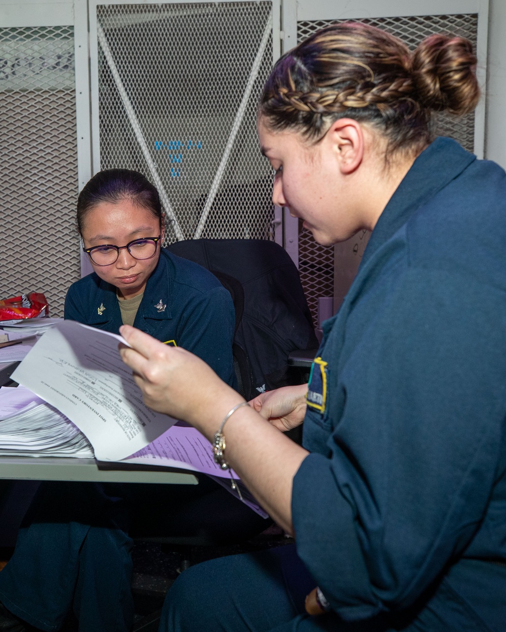 USS George Washington Sailors learn stock control procedures