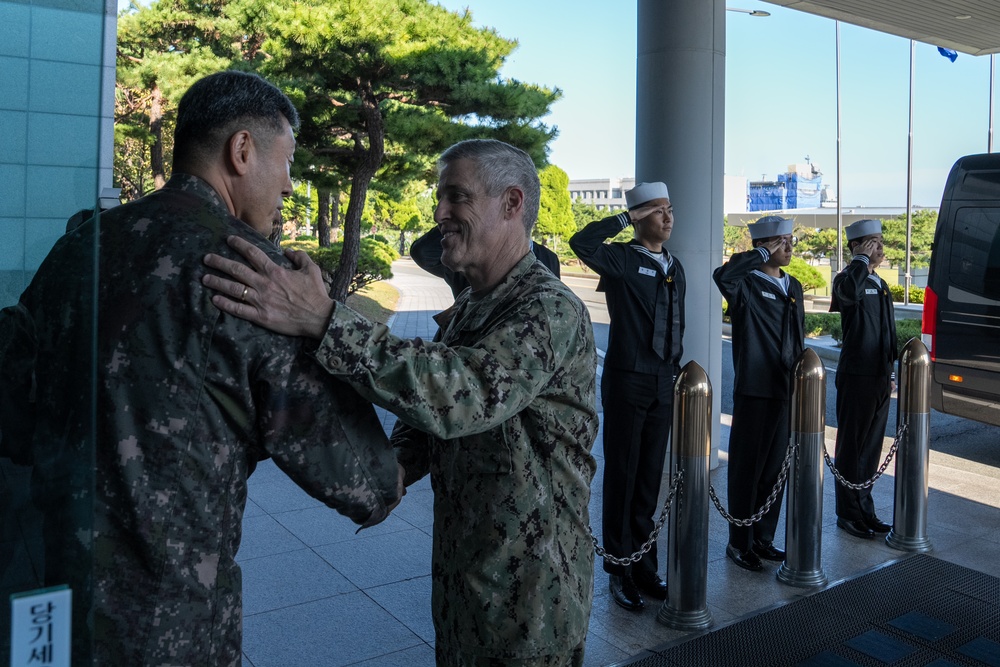 Adm. Steve Koehler, commander, U.S. Pacific Fleet visits South Korea