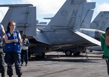 USS George Washington conducts replenishment-at-sea with USNS Cesar Chavez