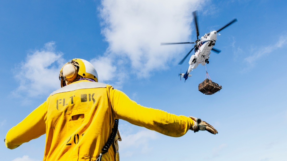 USS George Washington Receives Supplies during VERTREP with USNS Cesar Chavez