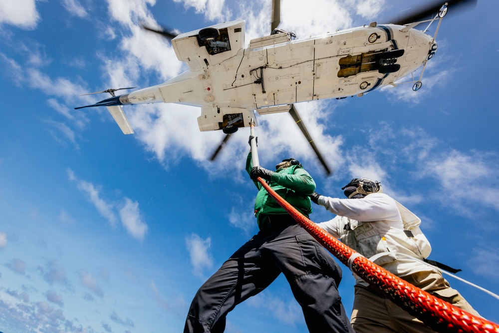 USS George Washington Receives Supplies during VERTREP with USNS Cesar Chavez