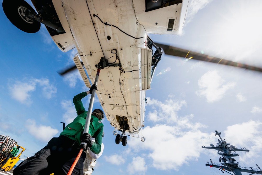 USS George Washington Receives Supplies during VERTREP with USNS Cesar Chavez