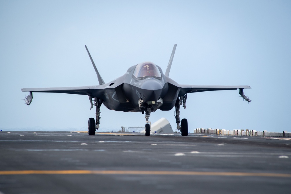 Boxer conducts Flight Deck Operations