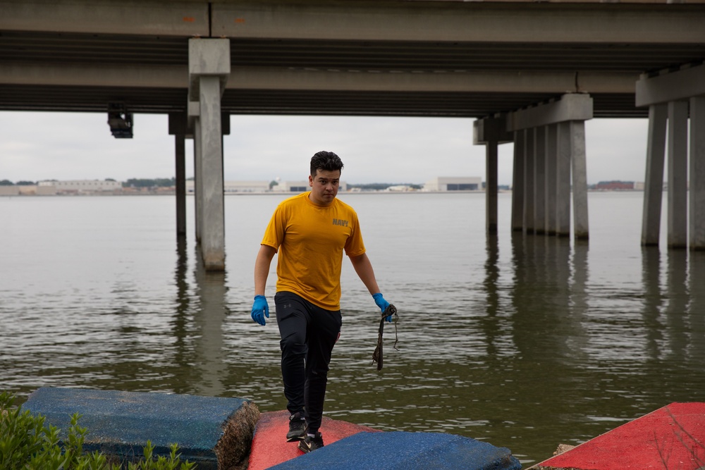 USS George H.W. Bush ‘Thousand Points of Light’ community service event