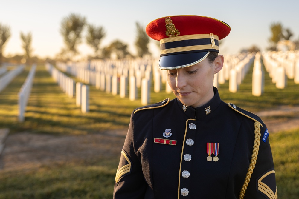 U.S. Army Staff Sgt. Rebecca McFarland honors grandfather at Arlington National Cemetery