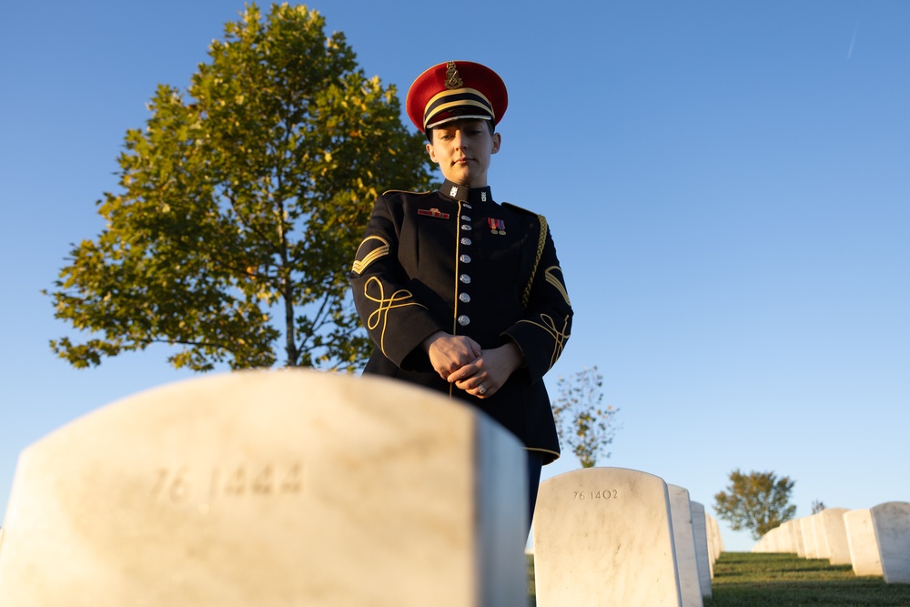 U.S. Army Staff Sgt. Rebecca McFarland honors grandfather at Arlington National Cemetery