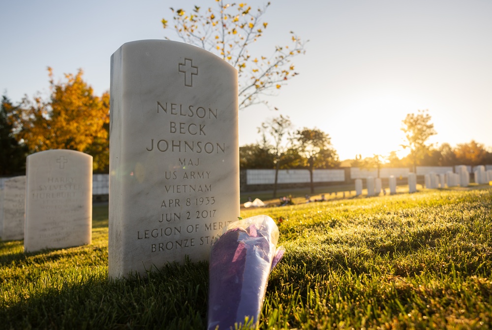 U.S. Army Staff Sgt. Rebecca McFarland honors grandfather at Arlington National Cemetery