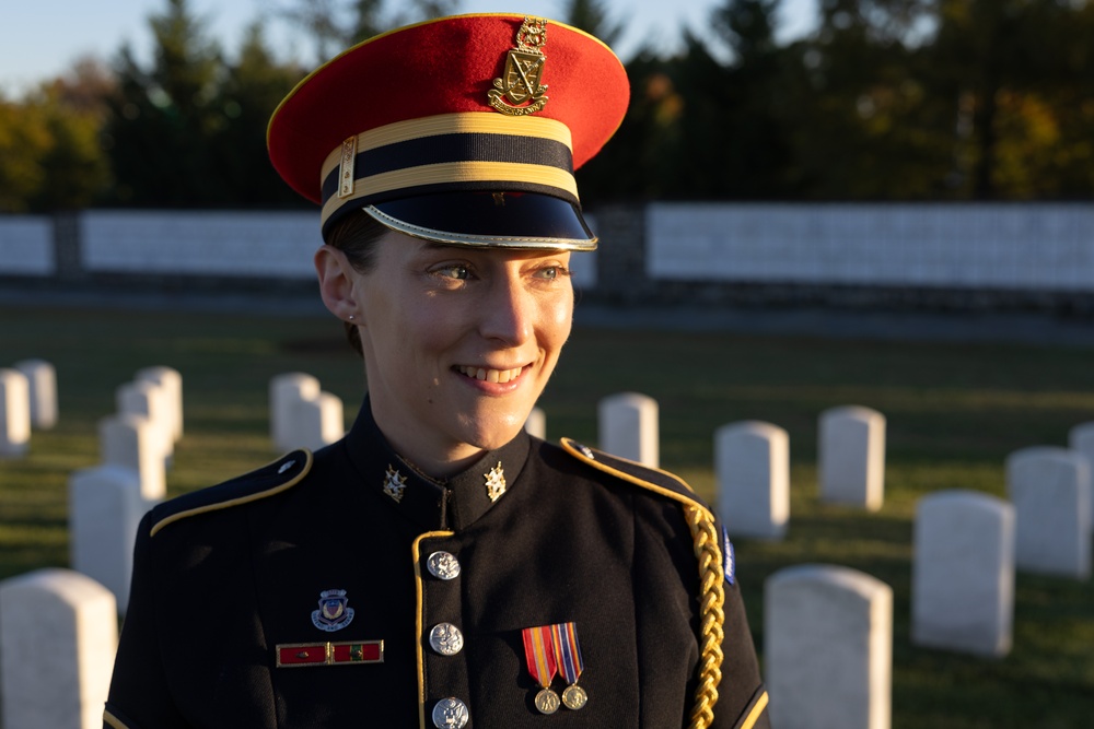 U.S. Army Staff Sgt. Rebecca McFarland honors grandfather at Arlington National Cemetery