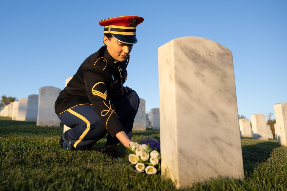 U.S. Army Staff Sgt. Rebecca McFarland honors grandfather at Arlington National Cemetery