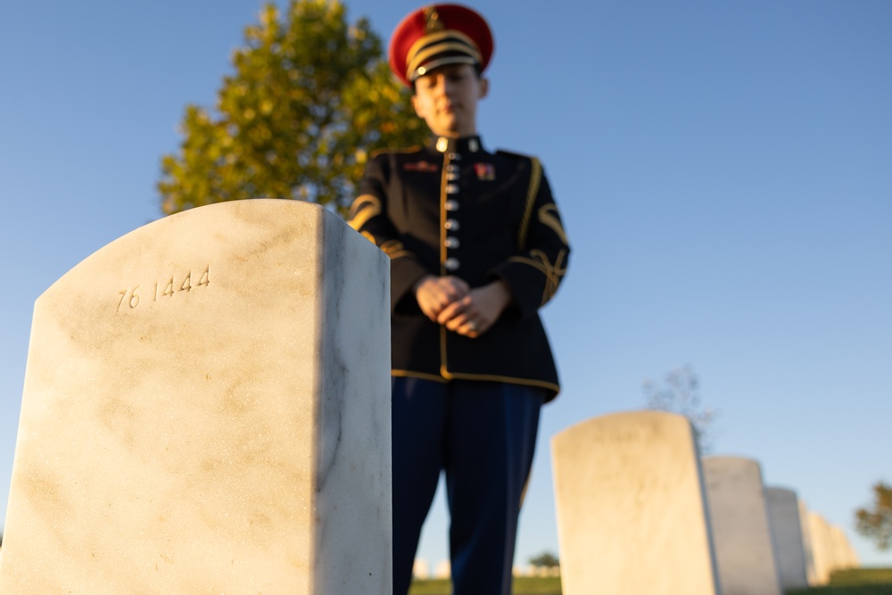 U.S. Army Staff Sgt. Rebecca McFarland honors grandfather at Arlington National Cemetery