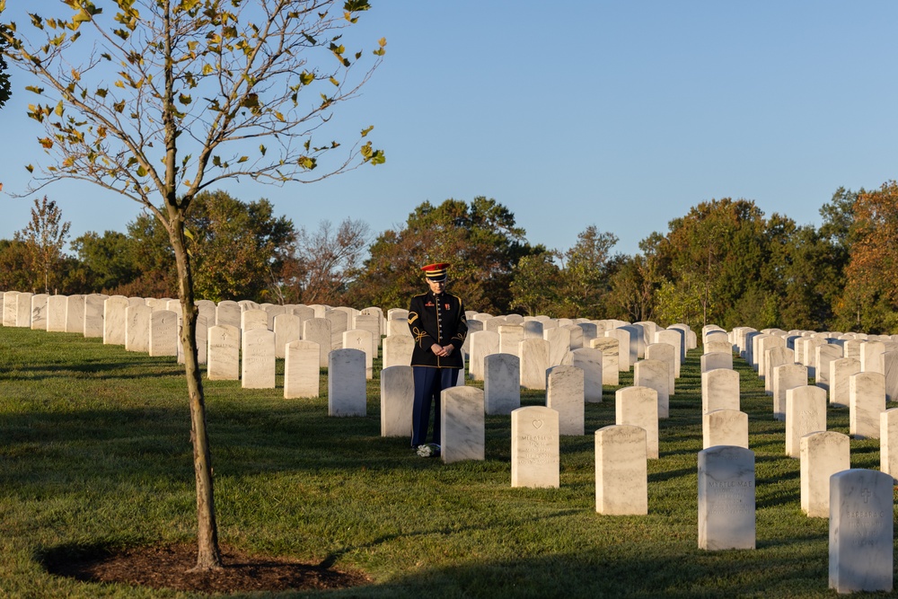 U.S. Army Staff Sgt. Rebecca McFarland honors grandfather at Arlington National Cemetery