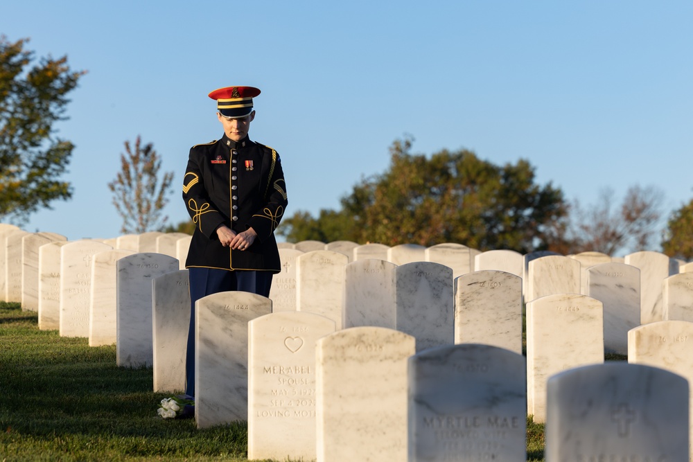 U.S. Army Staff Sgt. Rebecca McFarland honors grandfather at Arlington National Cemetery