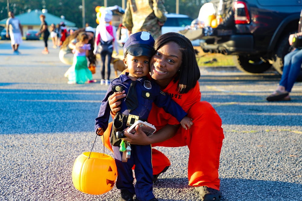 Sustainment Soldiers host trunk-or-treat