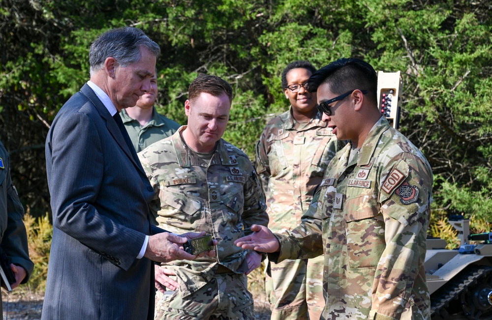 U.S. Rep. French Hill visits EOD, recognize efforts