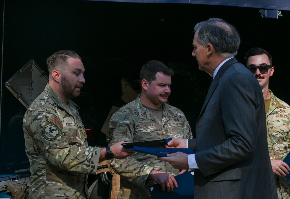 U.S. Rep. French Hill visits EOD, recognize efforts