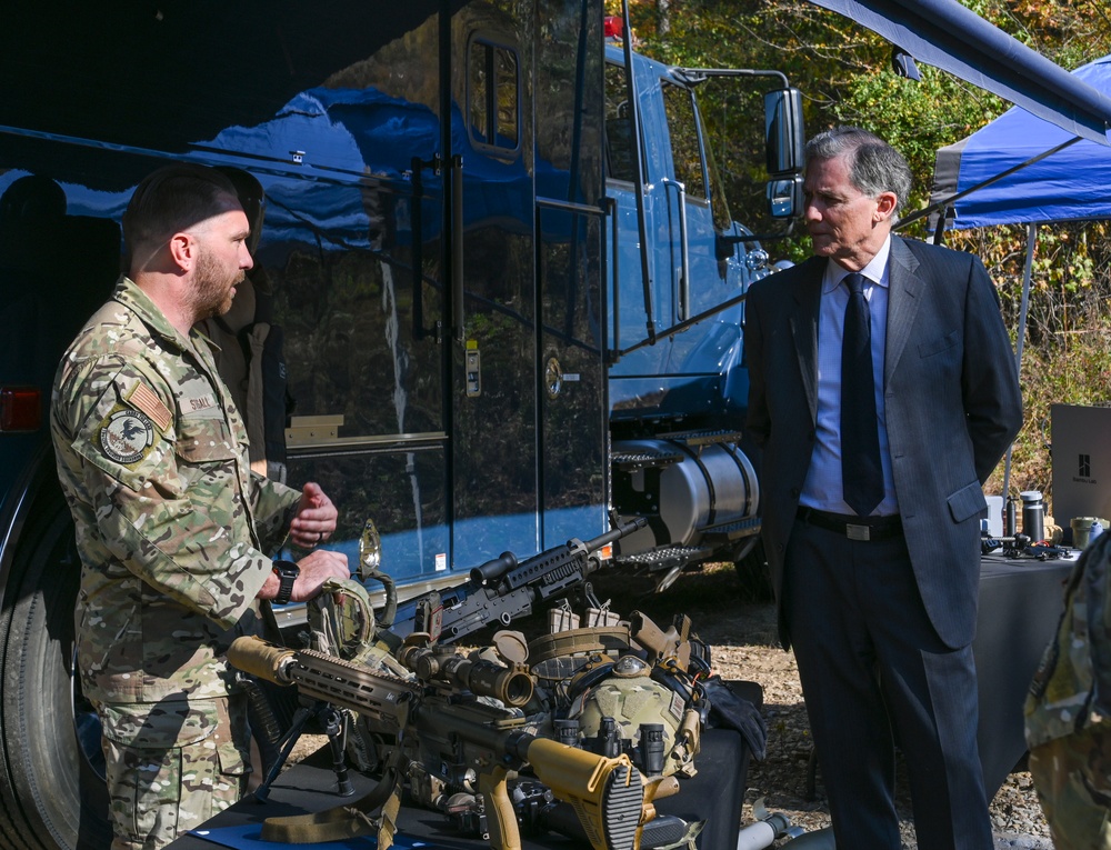 U.S. Rep. French Hill visits EOD, recognize efforts