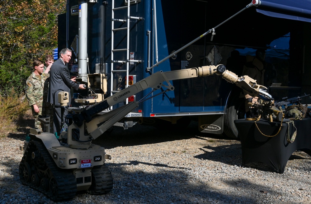 U.S. Rep. French Hill visits EOD, recognize efforts