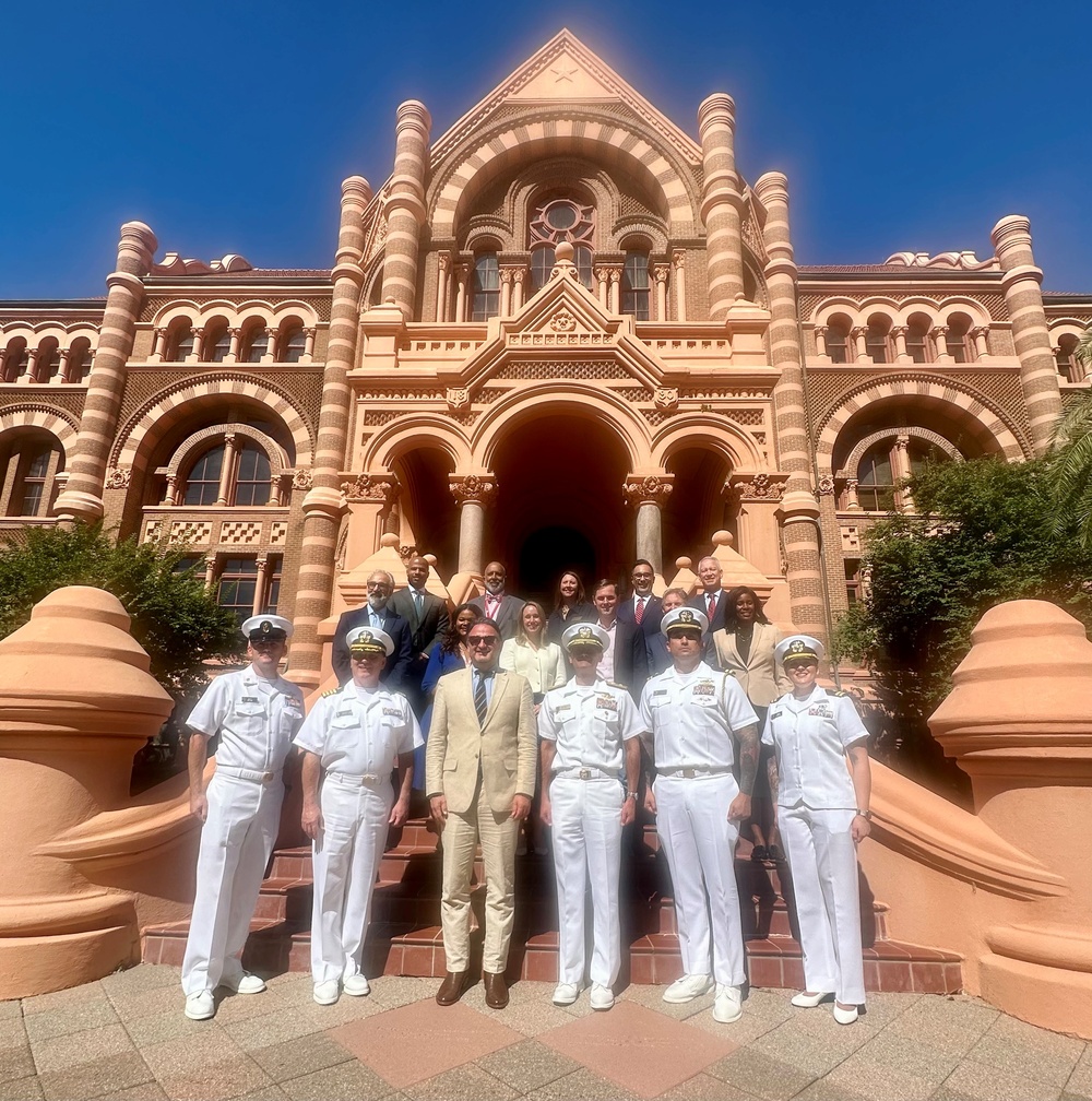 Galveston hometown hero helps lead Navy Medicine outreach during Navy Week