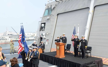 USS Oakland (LCS 24) Conducts Change of Command Ceremony