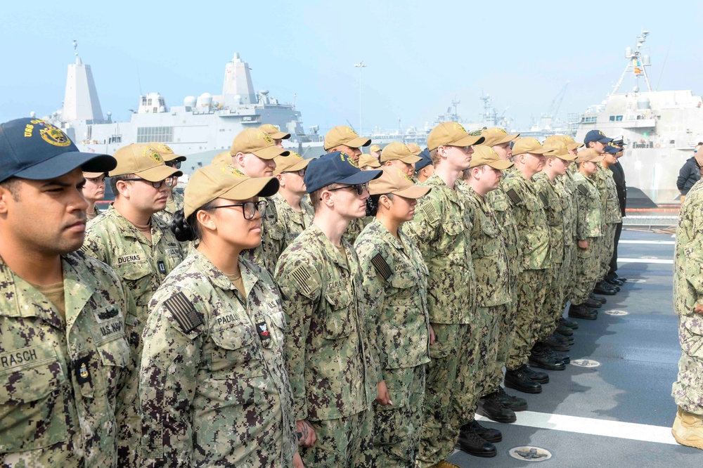 USS Oakland (LCS 24) Conducts Change of Command Ceremony