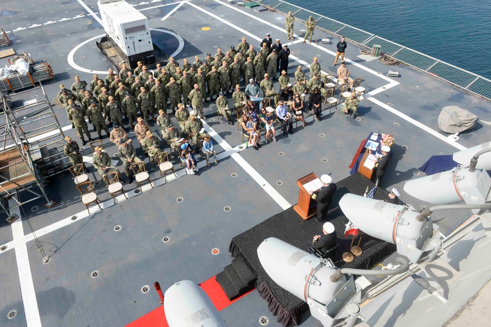 USS Oakland (LCS 24) Conducts Change of Command Ceremony