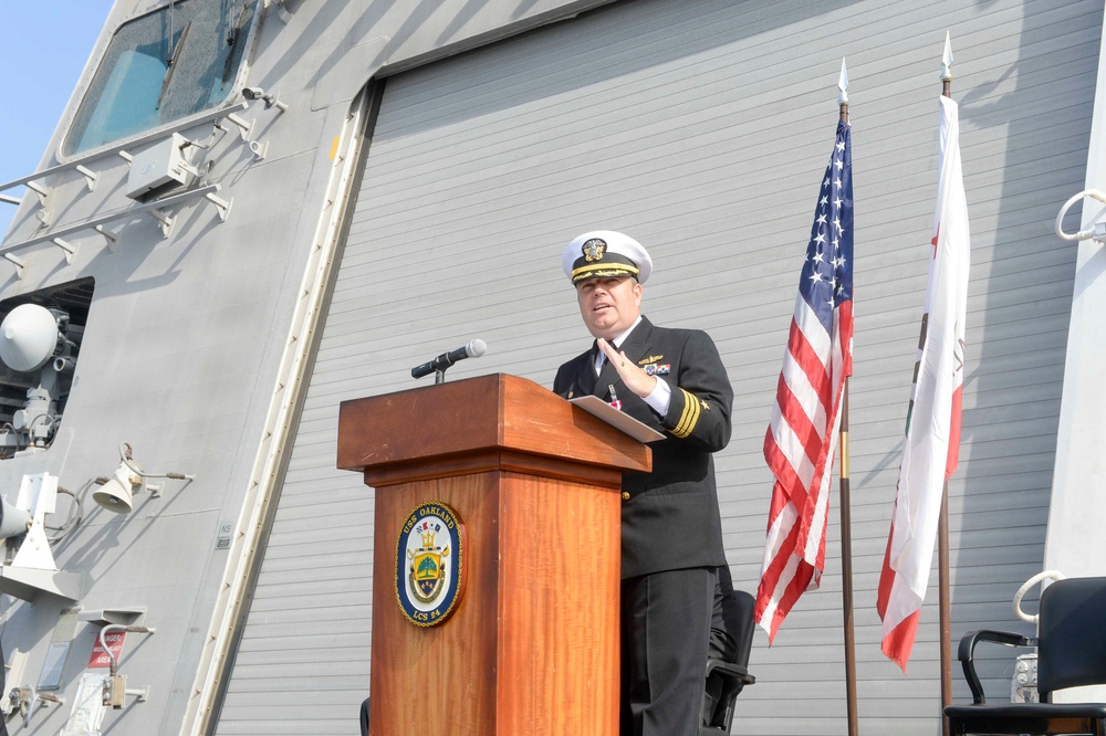 USS Oakland (LCS 24) Conducts Change of Command Ceremony