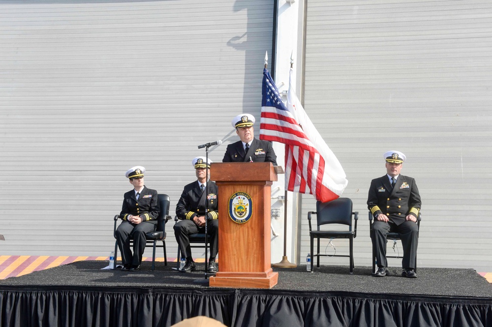 USS Oakland (LCS 24) Conducts Change of Command Ceremony