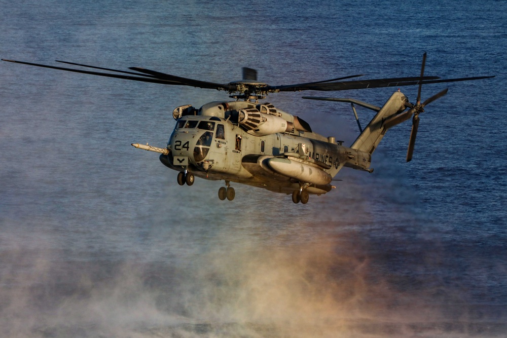 USS New York and 24th MEU HELOCAST Exercise