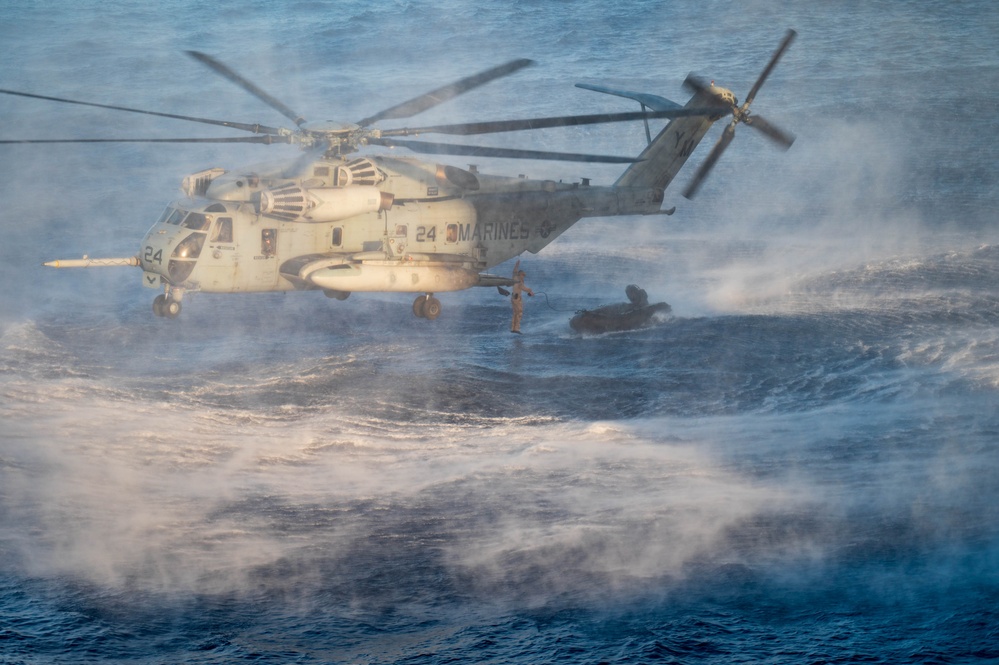 USS New York and 24th MEU HELOCAST Exercise