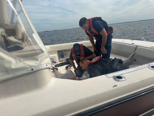 Coast Guard rescues boater near Sunshine Skyway Bridge