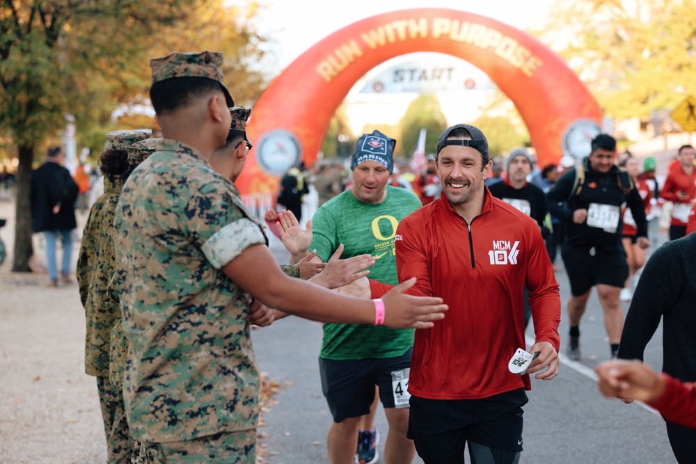 Thousands run with Marines at the MCM 10K