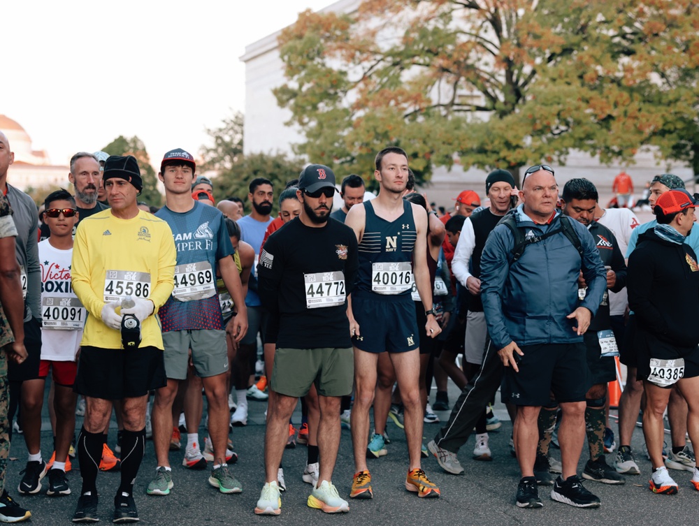 Thousands run with Marines at the MCM 10K