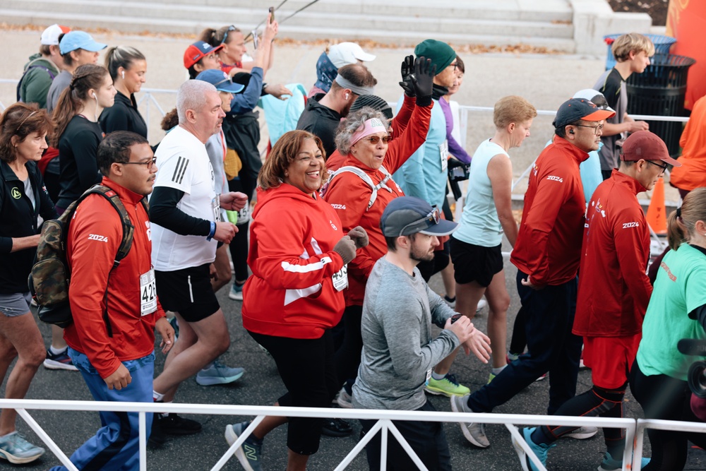 Thousands run with Marines at the MCM 10K