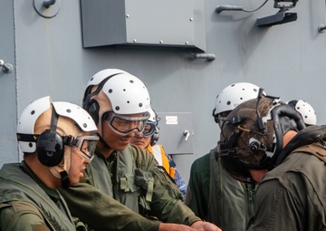 Marine Corps CH-53E delivers essential equipment to Japan’s JS Kaga