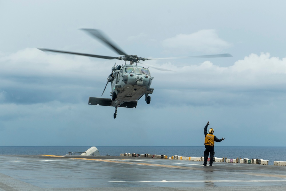 HSC 23 practices SAR operations aboard USS Boxer