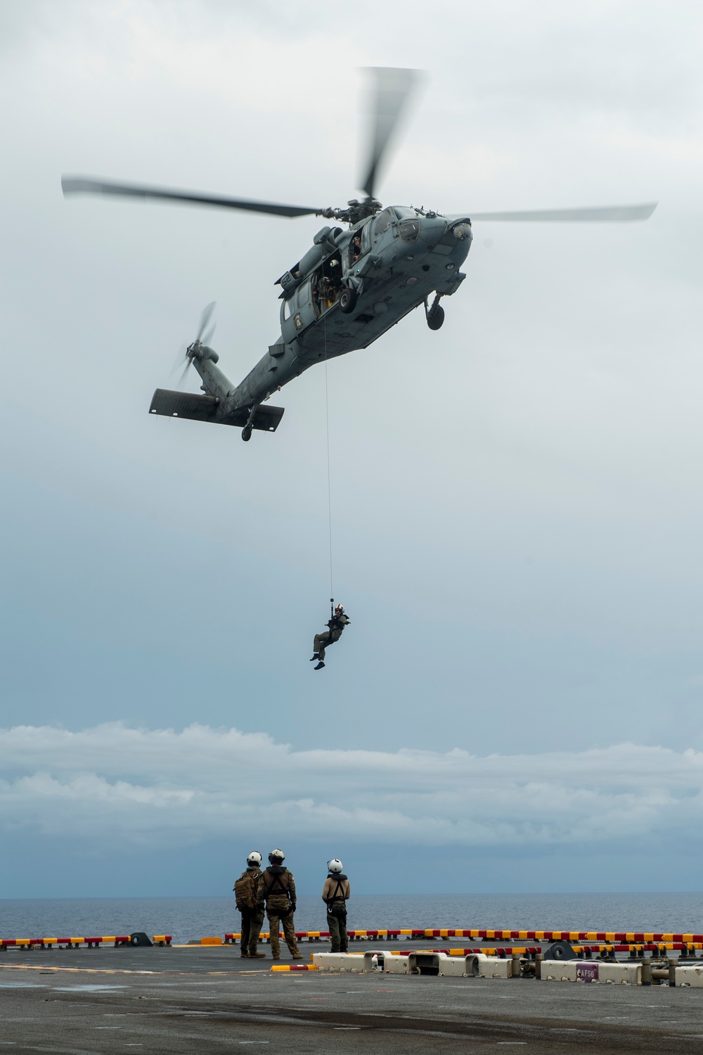 HSC 23 practices SAR operations aboard USS Boxer