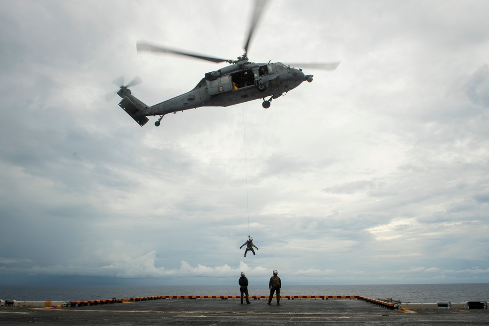 HSC 23 practices SAR operations aboard USS Boxer