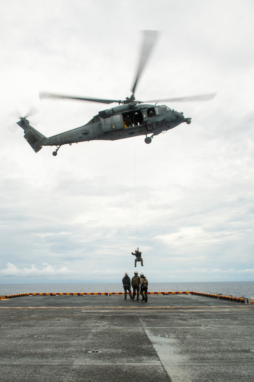 HSC 23 practices SAR operations aboard USS Boxer