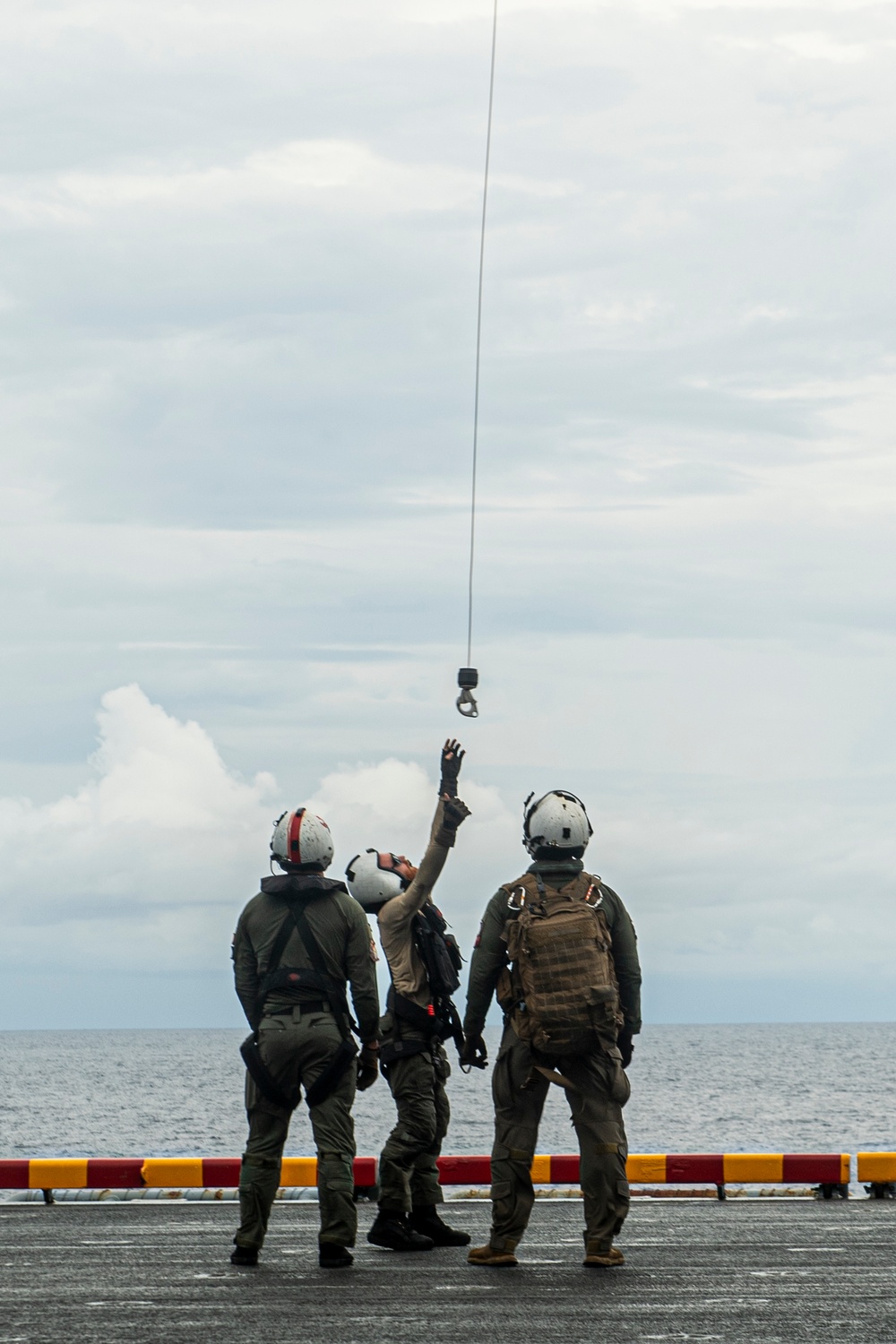 HSC 23 practices SAR operations aboard USS Boxer
