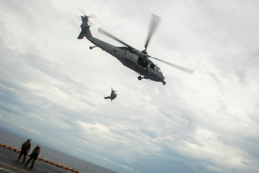HSC 23 practices SAR operations aboard USS Boxer