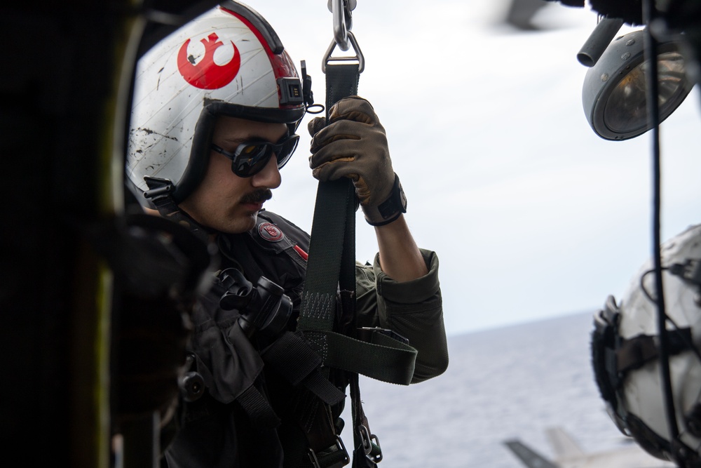 HSC 23 practices SAR operations aboard USS Boxer