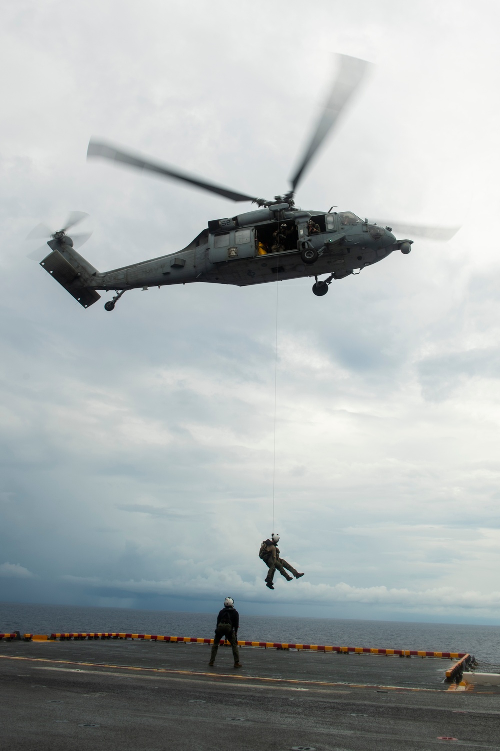 HSC 23 practices SAR operations aboard USS Boxer