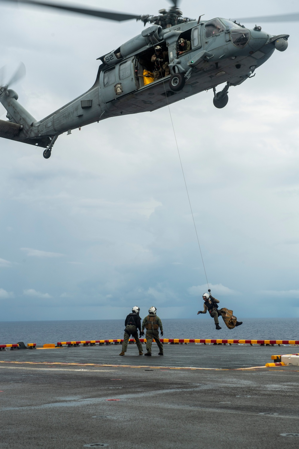 HSC 23 practices SAR operations aboard USS Boxer